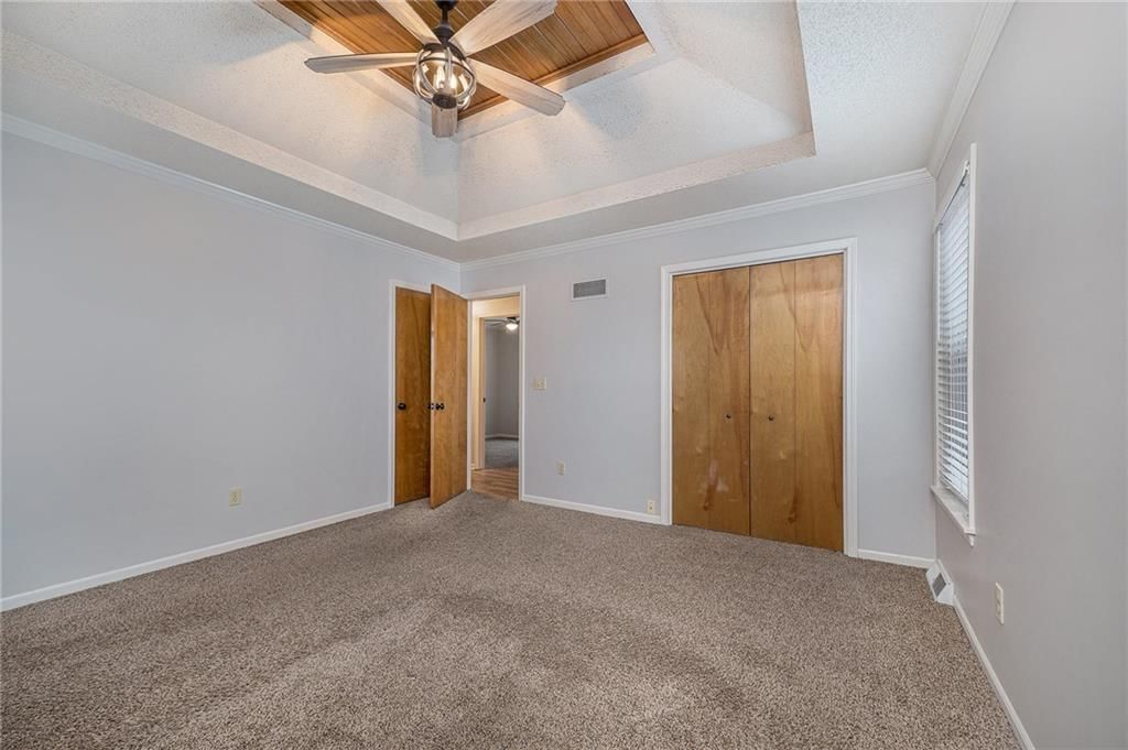 6410 NW Hilldale Drive — photo 9