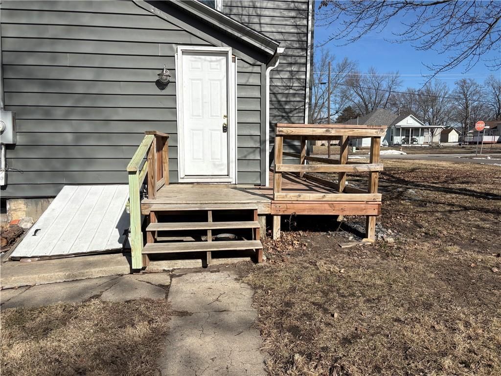 801 W BROADWAY Street — photo 4