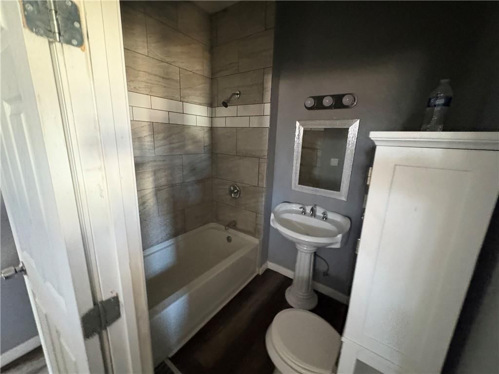 801 W BROADWAY Street — photo 5