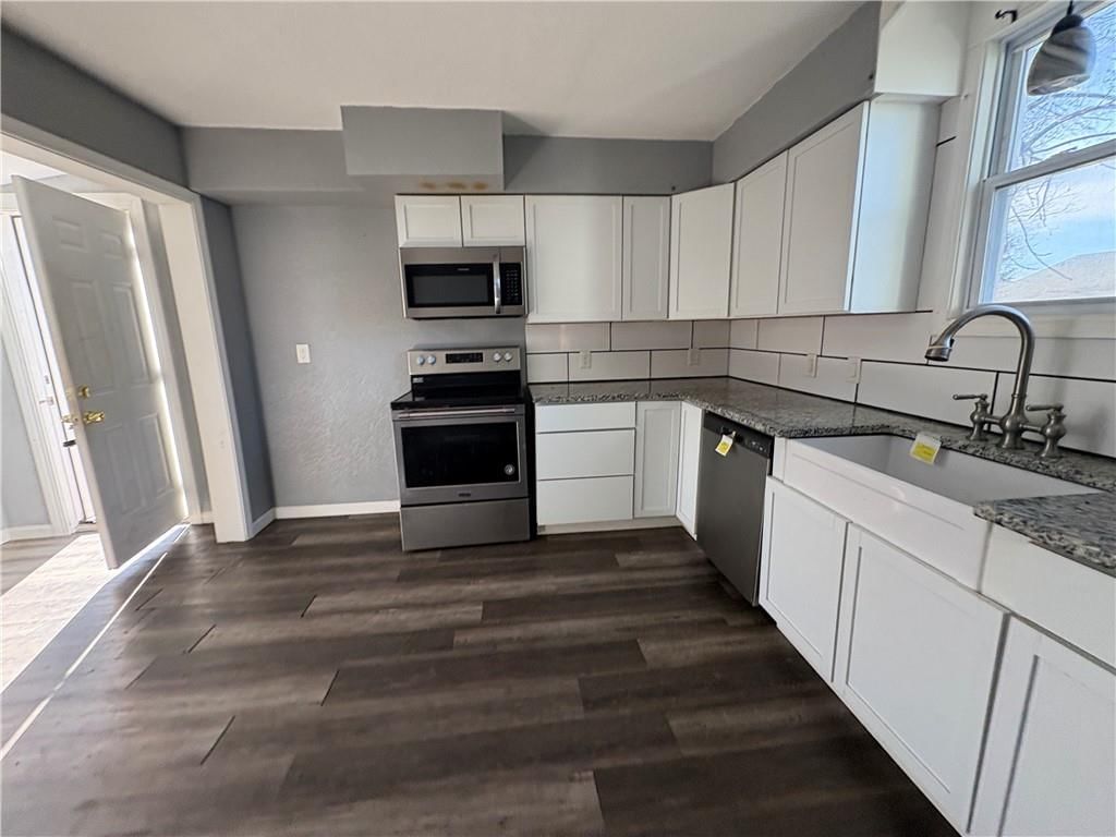 801 W BROADWAY Street — photo 10