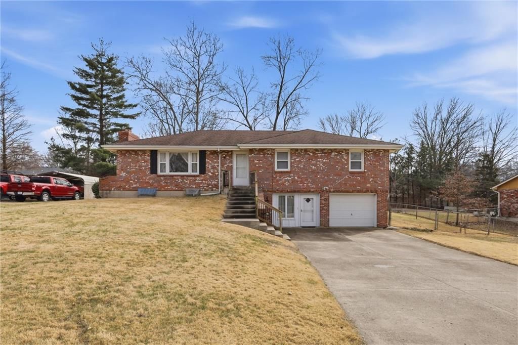 2509 NW Powderhorn Drive, Kansas City, MO