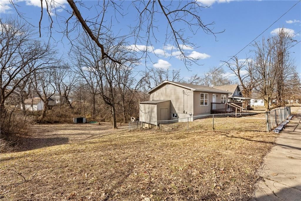 728 N Fuller Street — photo 3