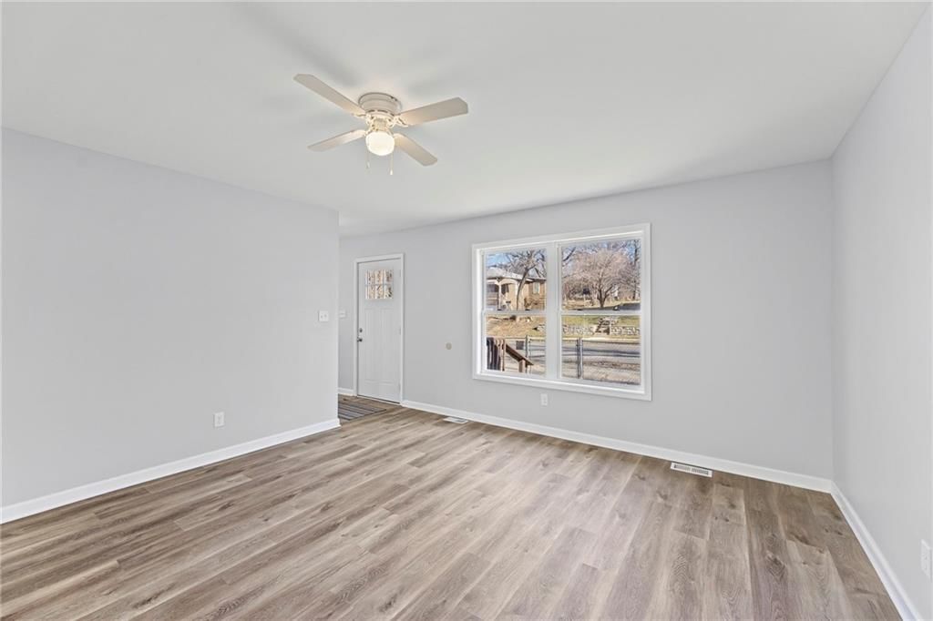 728 N Fuller Street — photo 4