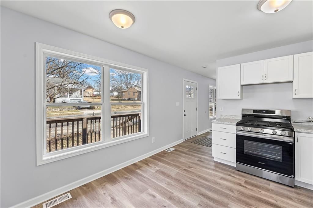 728 N Fuller Street — photo 10