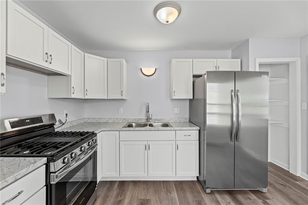 728 N Fuller Street — photo 12