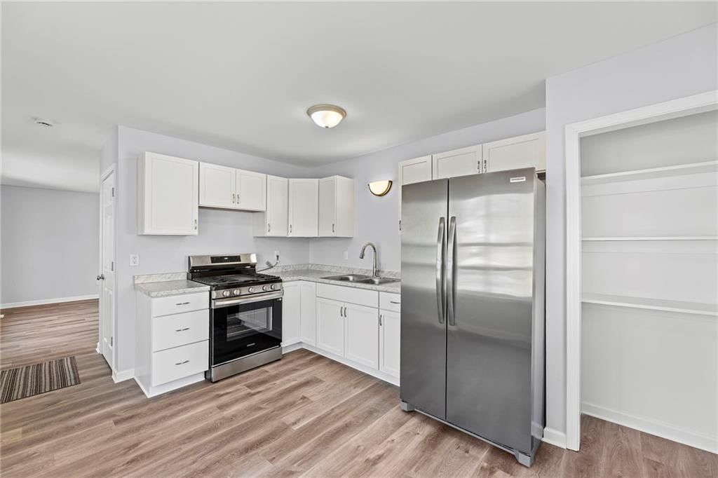 728 N Fuller Street — photo 13