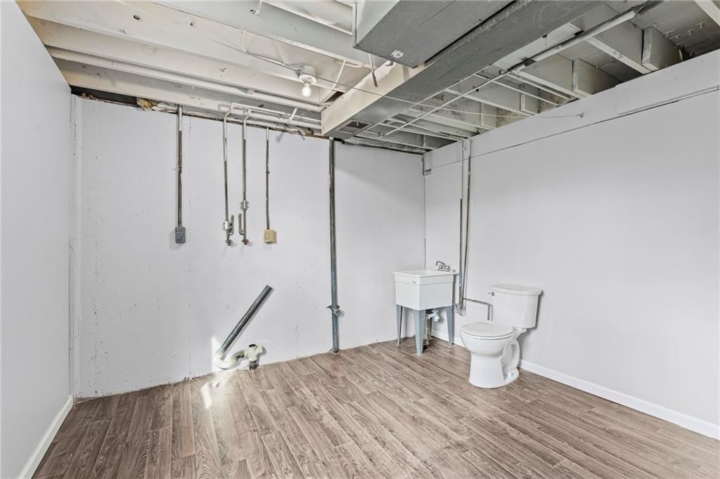 728 N Fuller Street — photo 24