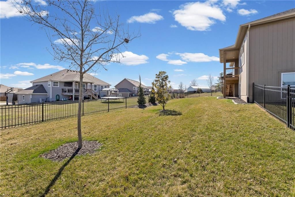 925 N Willow Court — photo 46