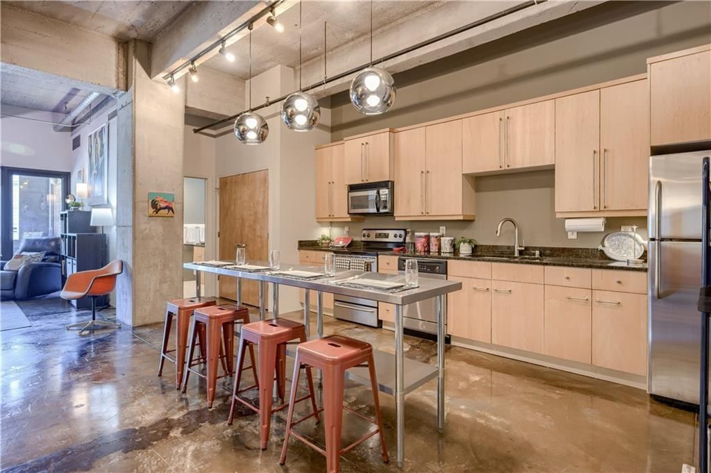 360 W Pershing Road — photo 3
