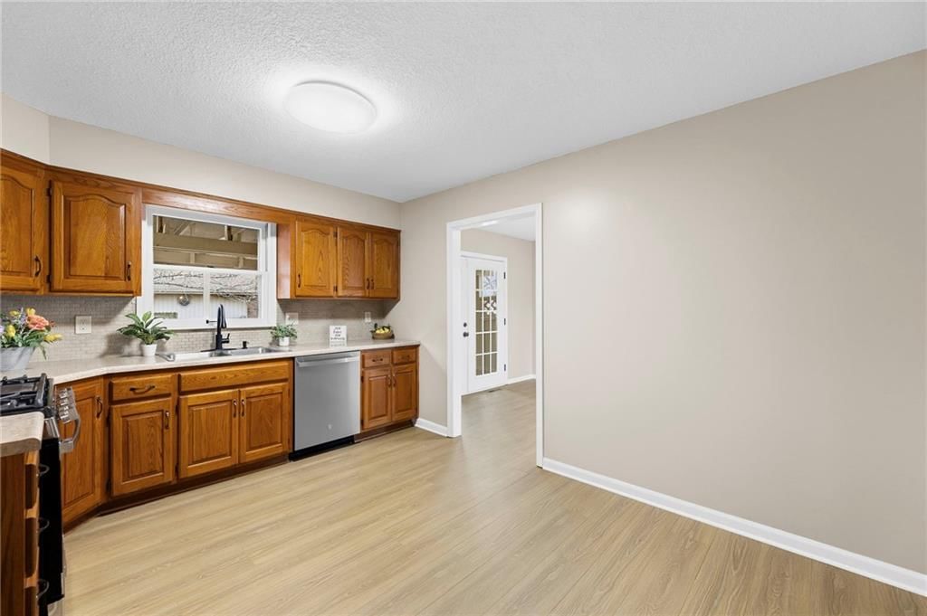 802 W Jones Street — photo 17