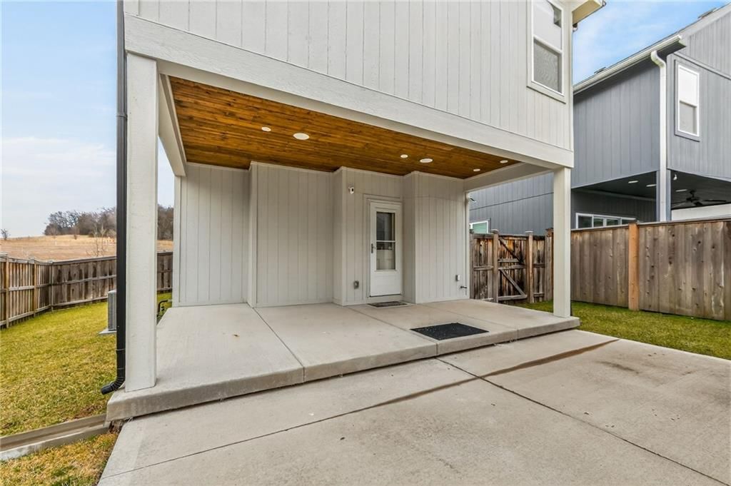 930 S Harmony Avenue — photo 29