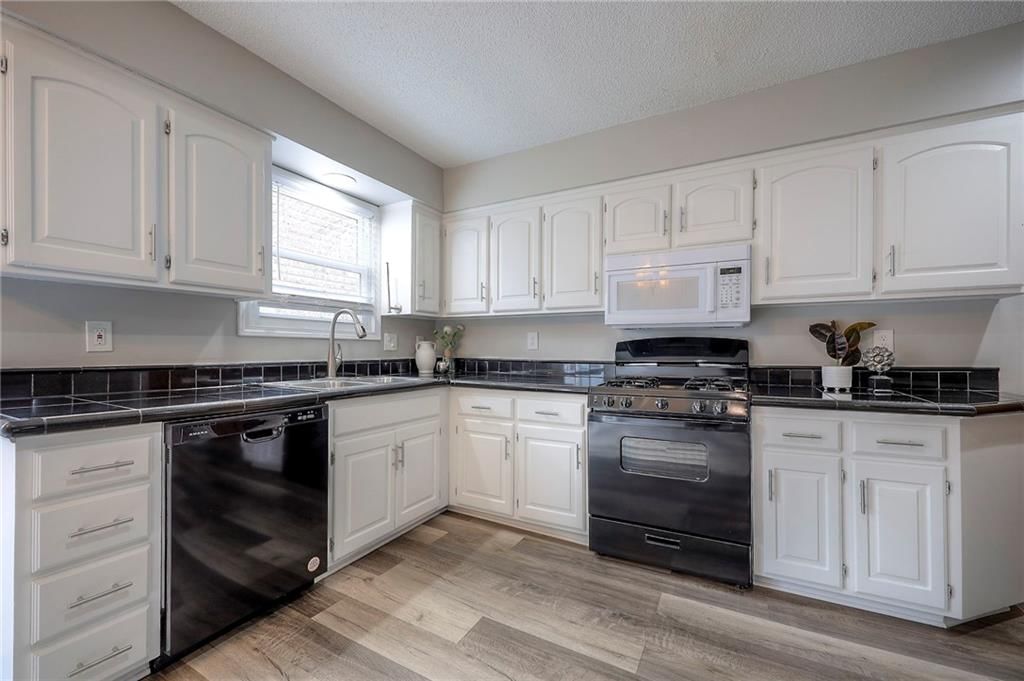 7745 W 154th Terrace — photo 12