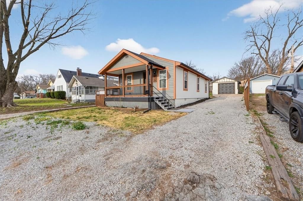 816 S Lake Drive, Independence, MO