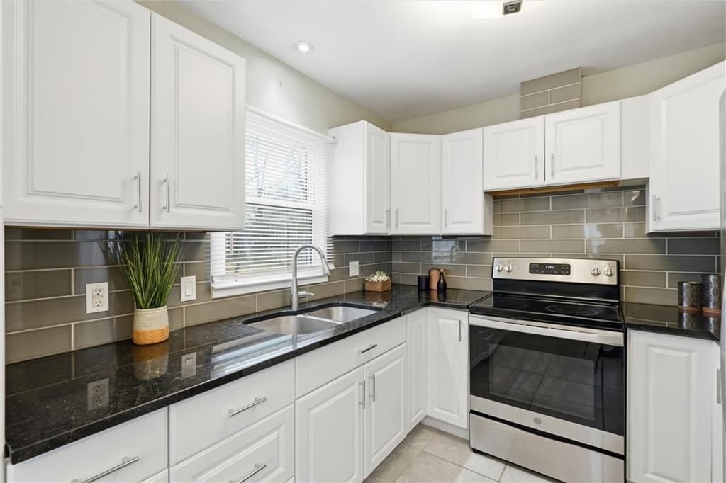 1120 S Leslie Street — photo 13
