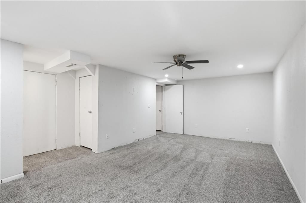 1120 S Leslie Street — photo 23