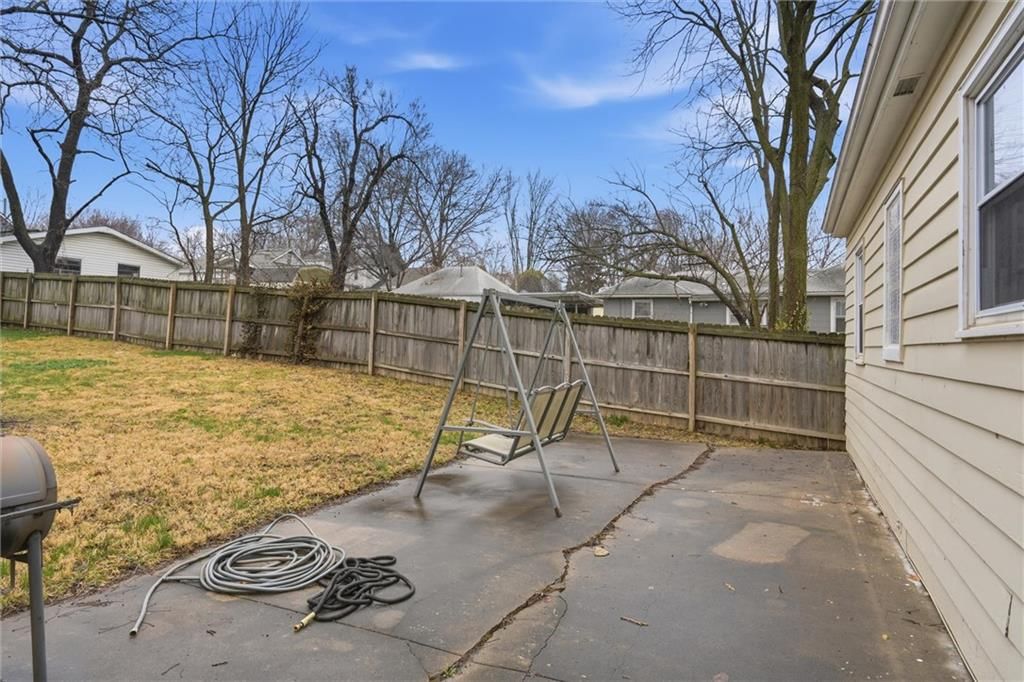 1120 S Leslie Street — photo 25