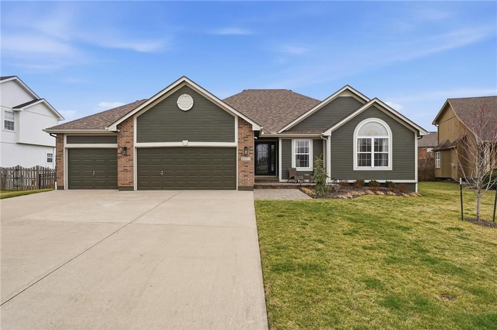 4413 SW Flintrock Drive, Lee's Summit, MO