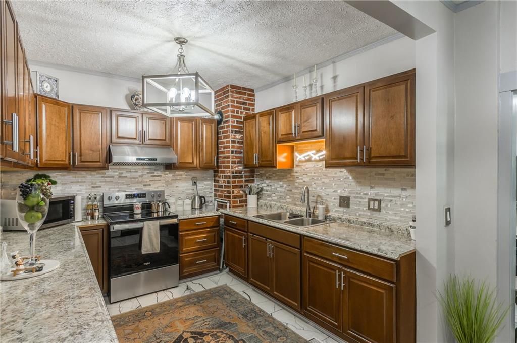 135 Elmwood Avenue — photo 15