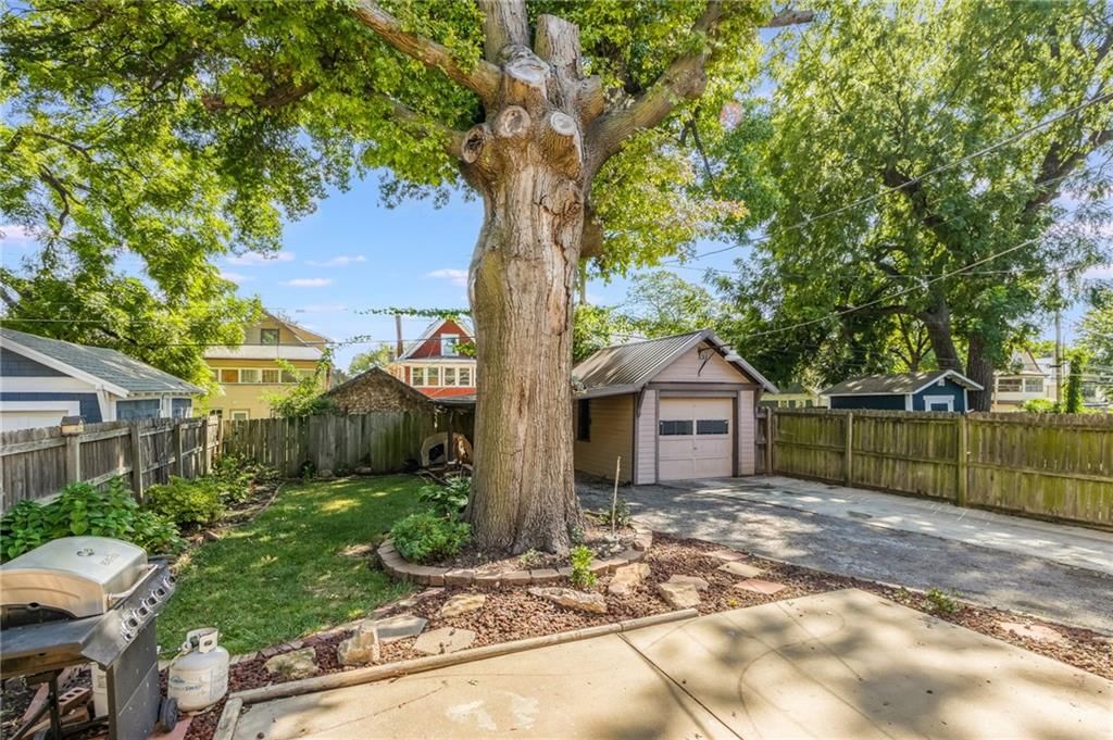 135 Elmwood Avenue — photo 32