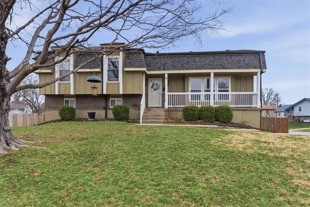 6906 E 140th Place, Grandview, MO