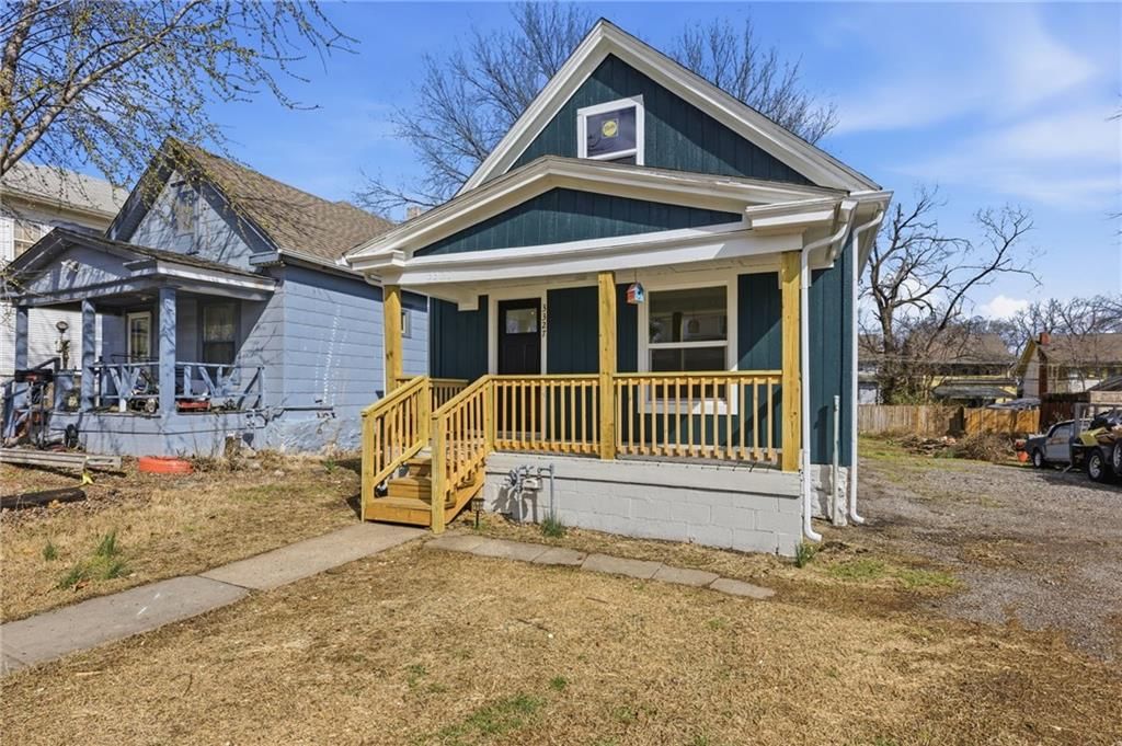 3327 Garfield Avenue — photo 2