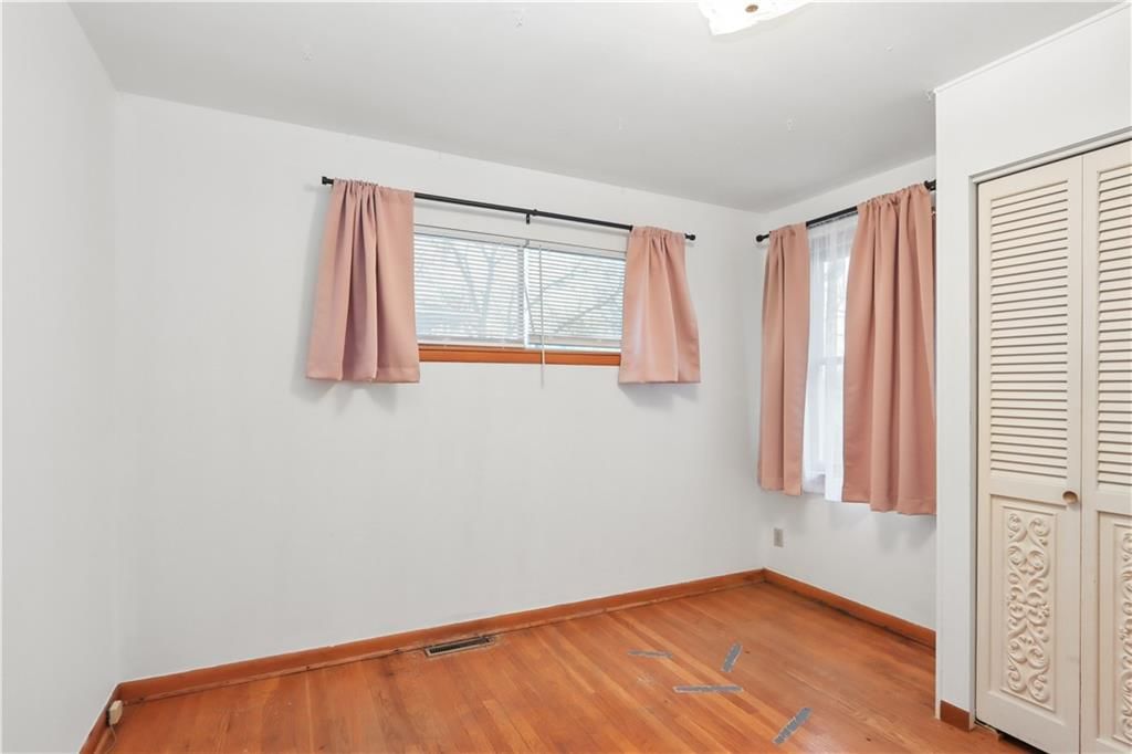 11412 Myrtle Avenue — photo 9