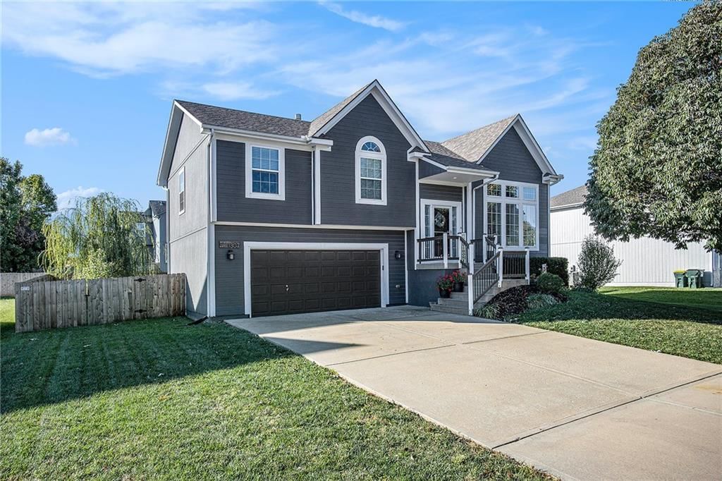 1307 N 4th Street East Street, Louisburg, KS