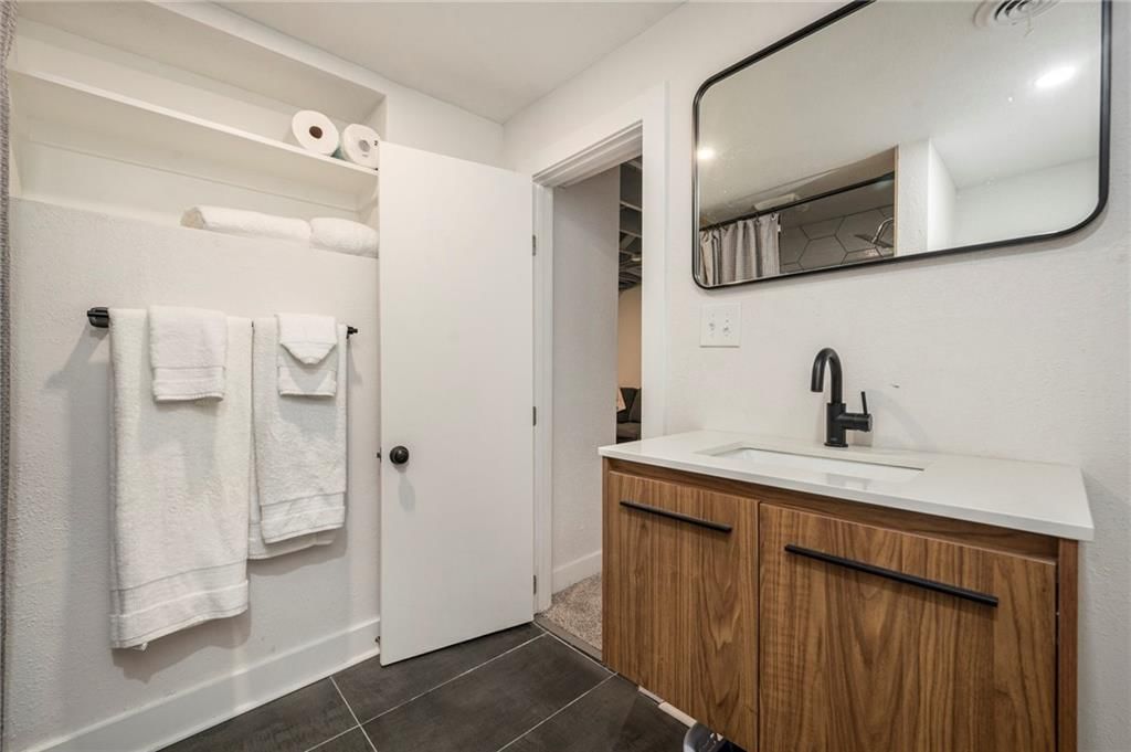 1407 W 50th Street — photo 30