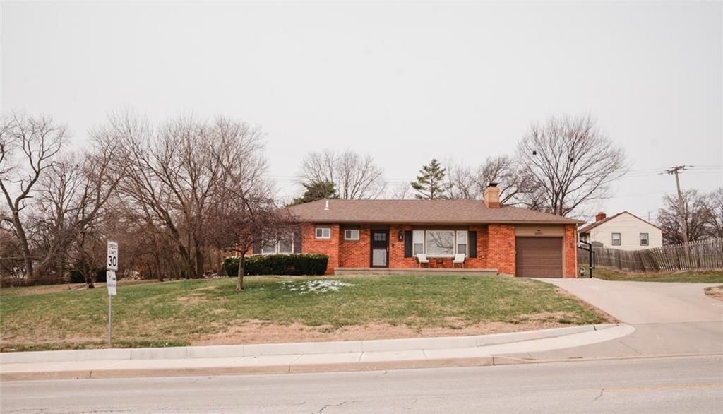 8308 N Troost Avenue — photo 24
