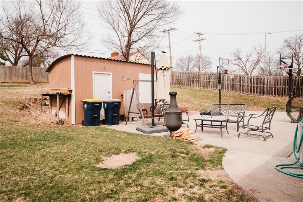 8308 N Troost Avenue — photo 26
