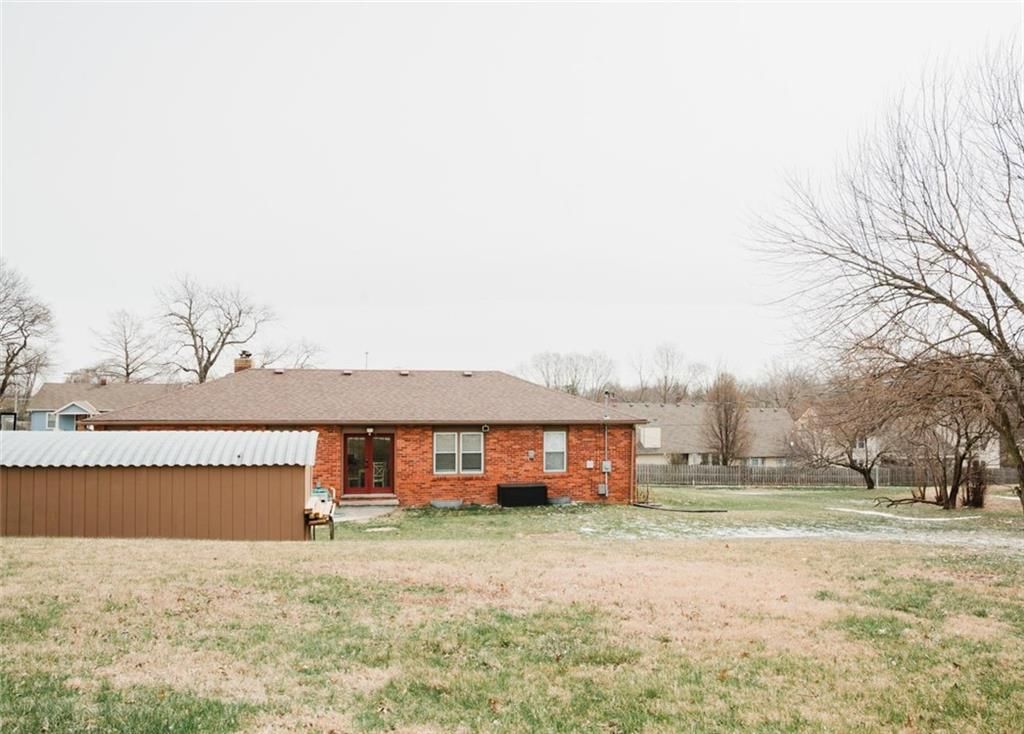 8308 N Troost Avenue — photo 27