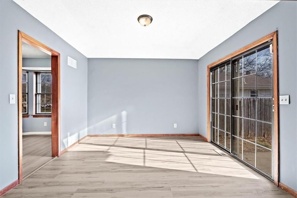 8401 STERLING Avenue — photo 8