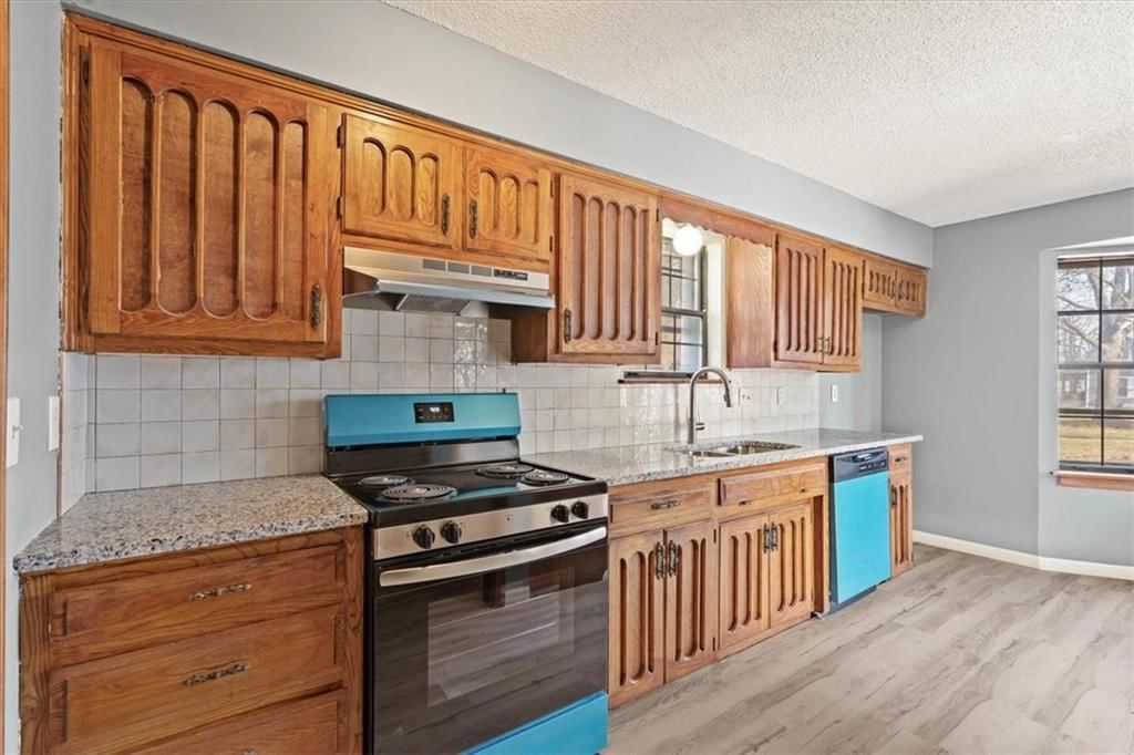 8401 STERLING Avenue — photo 9
