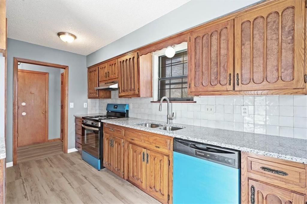 8401 STERLING Avenue — photo 10