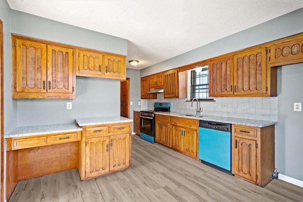 8401 STERLING Avenue — photo 11
