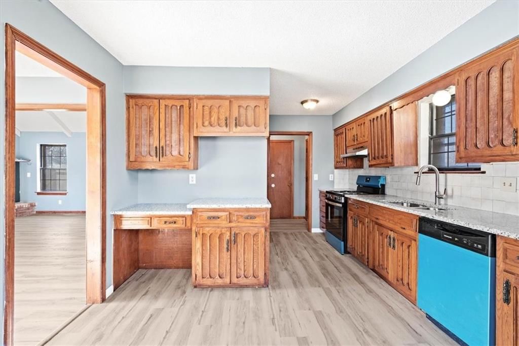 8401 STERLING Avenue — photo 12