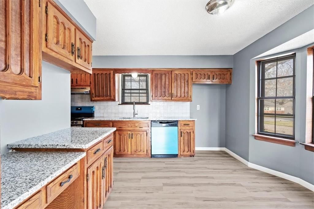 8401 STERLING Avenue — photo 13