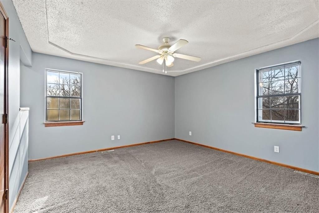 8401 STERLING Avenue — photo 23