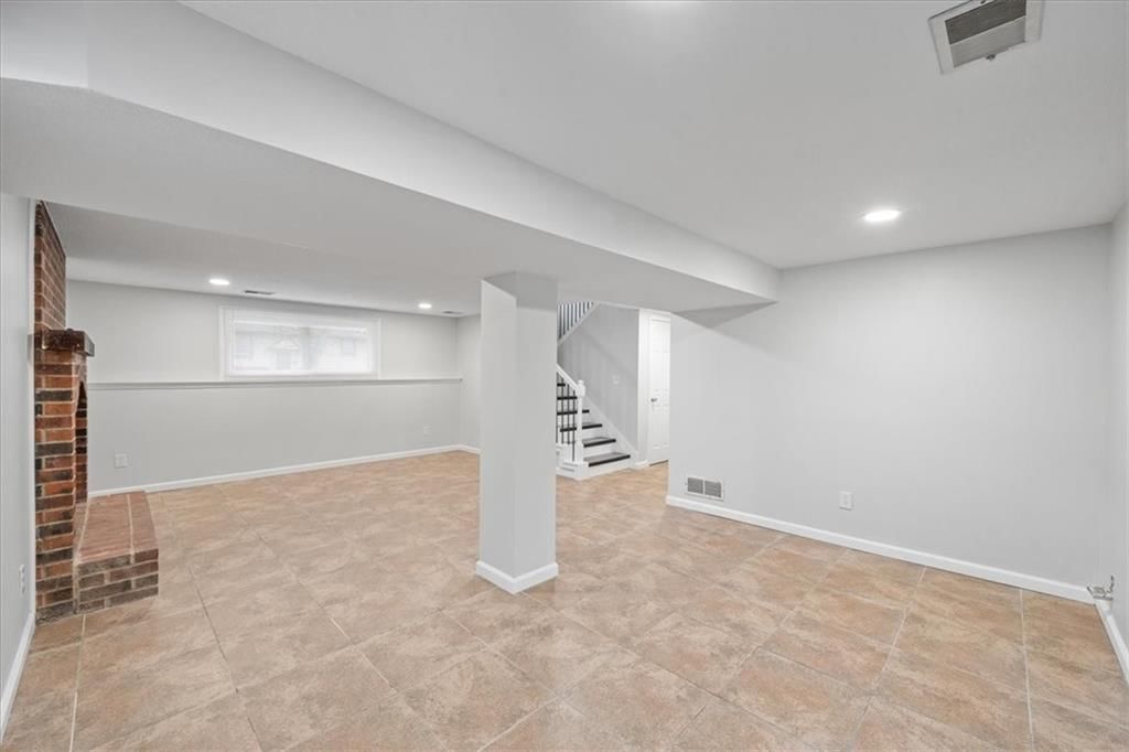 9826 Hardesty Avenue — photo 20