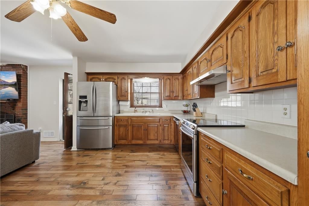 8108 W 72nd Street — photo 4
