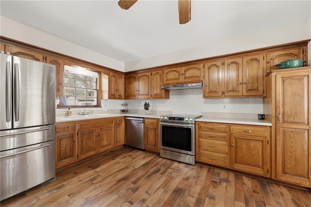 8108 W 72nd Street — photo 5