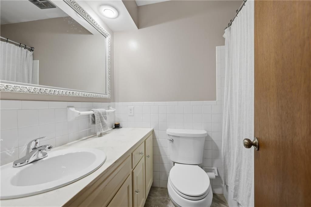 8108 W 72nd Street — photo 10