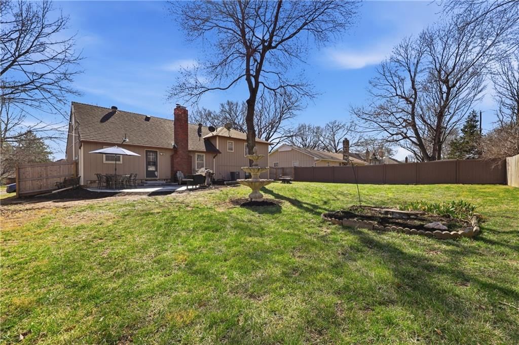 8108 W 72nd Street — photo 16
