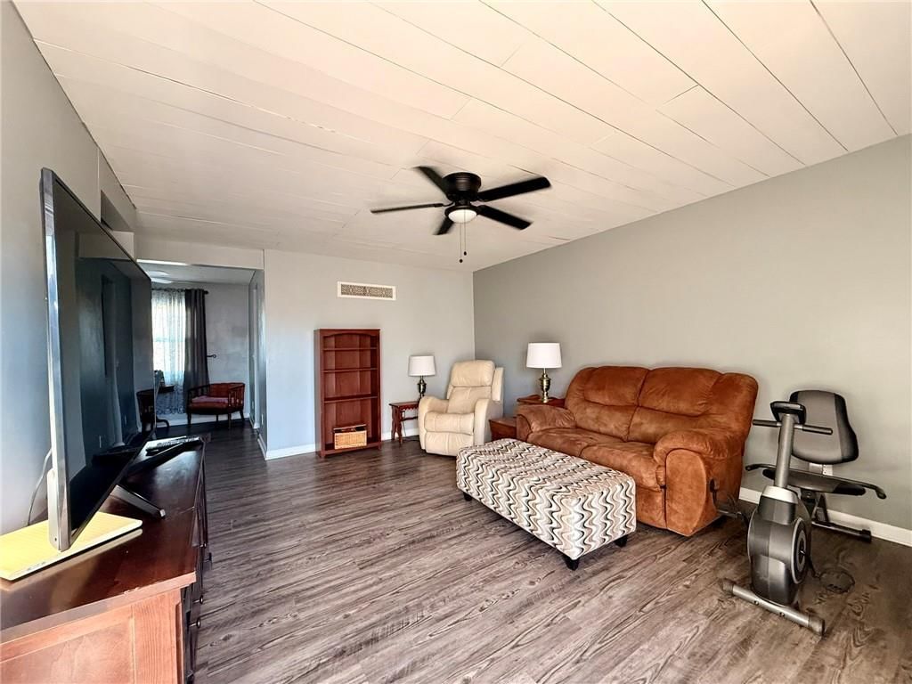 5821 N Colorado Avenue — photo 3