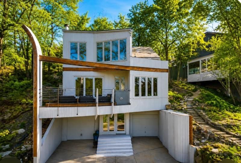 125 Lakeshore Drive S — photo 2