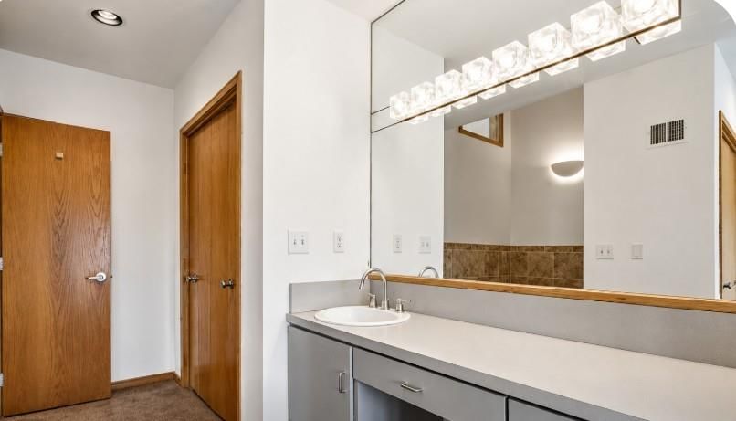 125 Lakeshore Drive S — photo 28