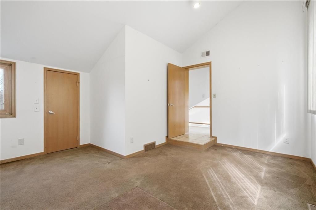 125 Lakeshore Drive S — photo 35