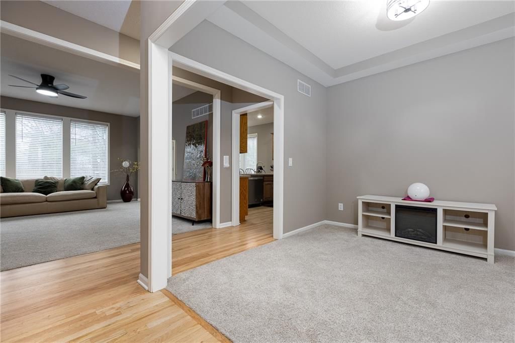 307 W 11th Terrace — photo 5