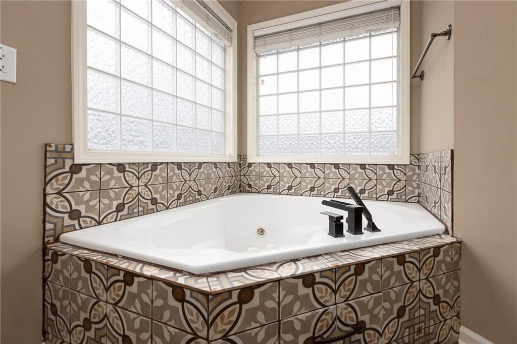 307 W 11th Terrace — photo 30
