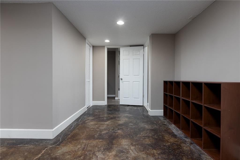 307 W 11th Terrace — photo 35